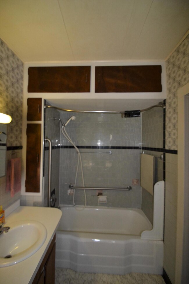 283 Colton Rd, Columbus, OH 43207 - photo 4