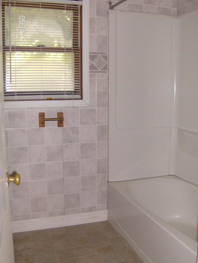 7587 Douglas Ave, Kalamazoo, MI 49009 - photo 5