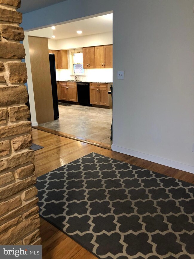 1021 N 5th St, Perkasie, PA 18944 - photo 4