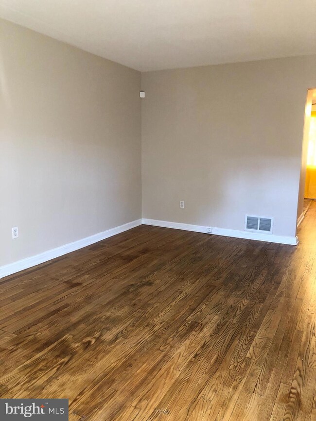 807 E 28th St, Wilmington, DE 19802 - photo 2