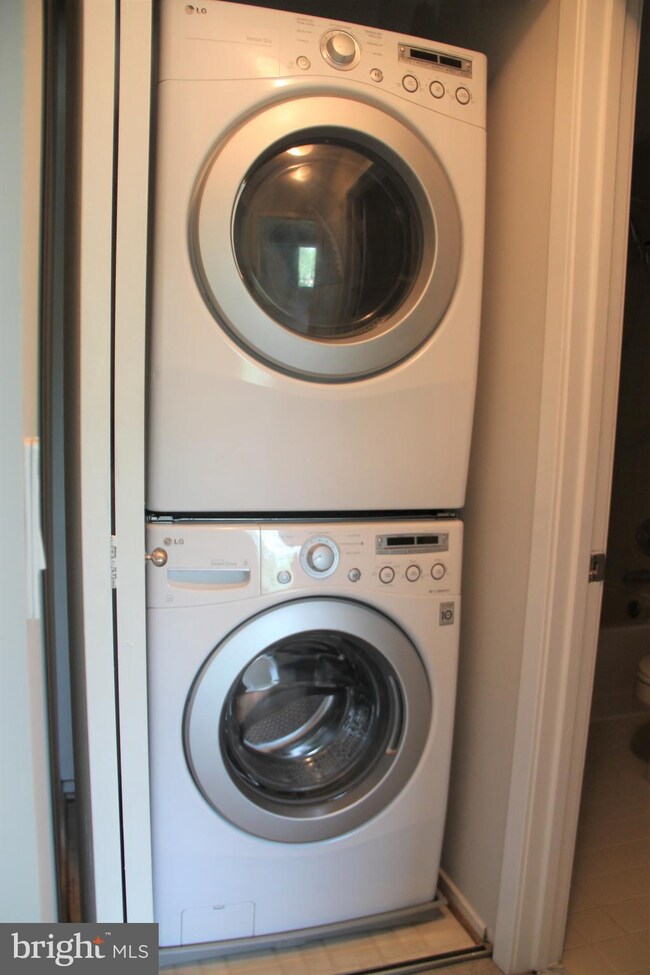 11741 Summerchase Cir unit 1741-E, Reston, VA 20194 - photo 6