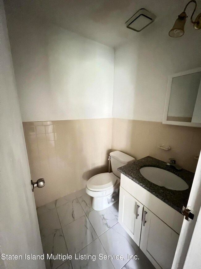 40 Donna Ct unit 2, Staten Island, NY 10314 - photo 7