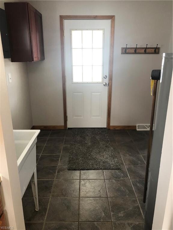 292 Gayle Dr, Sheffield Lake, OH 44054 - photo 5