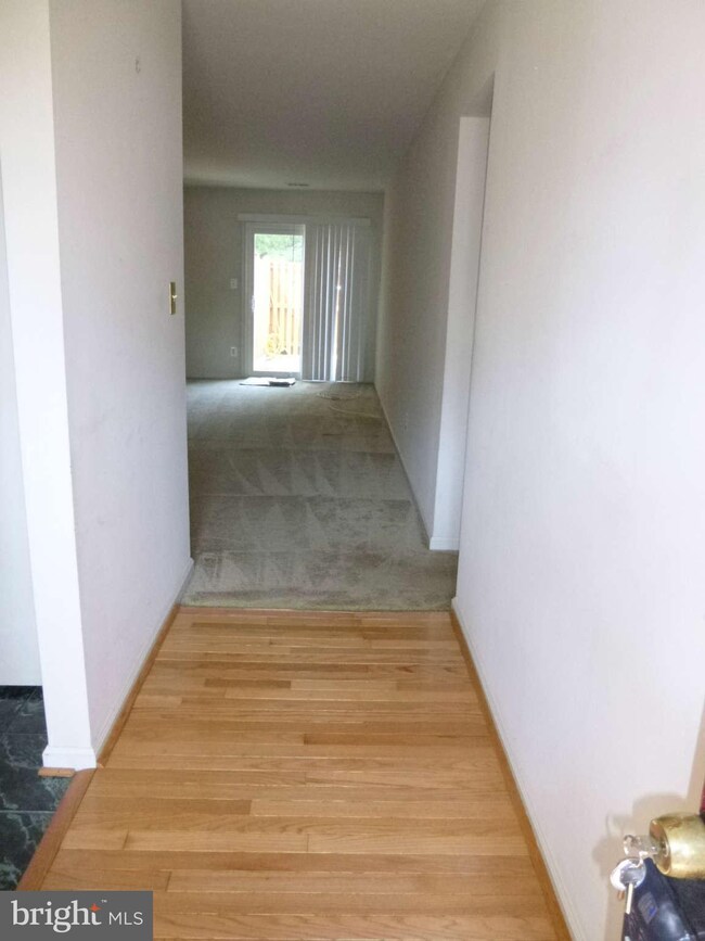 16342 Taconic Cir unit 93F, Dumfries, VA 22025 - photo 2