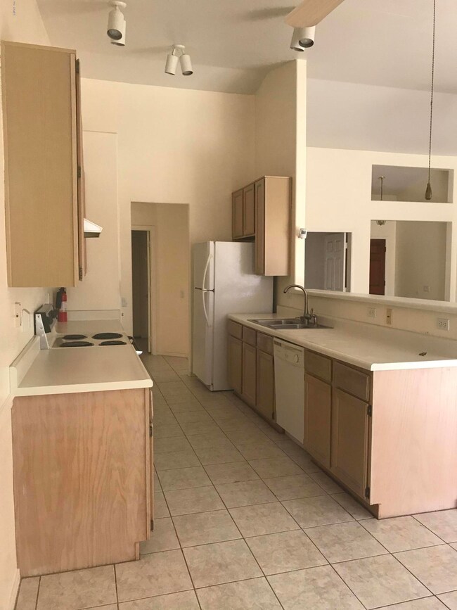 405 W Primoroso Dr, Gilbert, AZ 85233 - photo 4