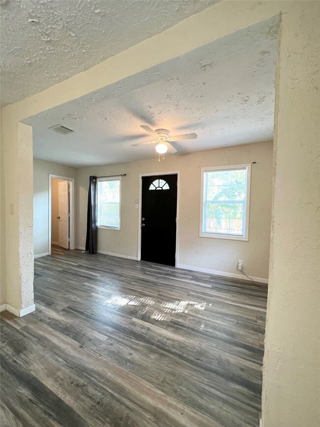 7209 Weyburn St, Houston, TX 77028 - photo 4