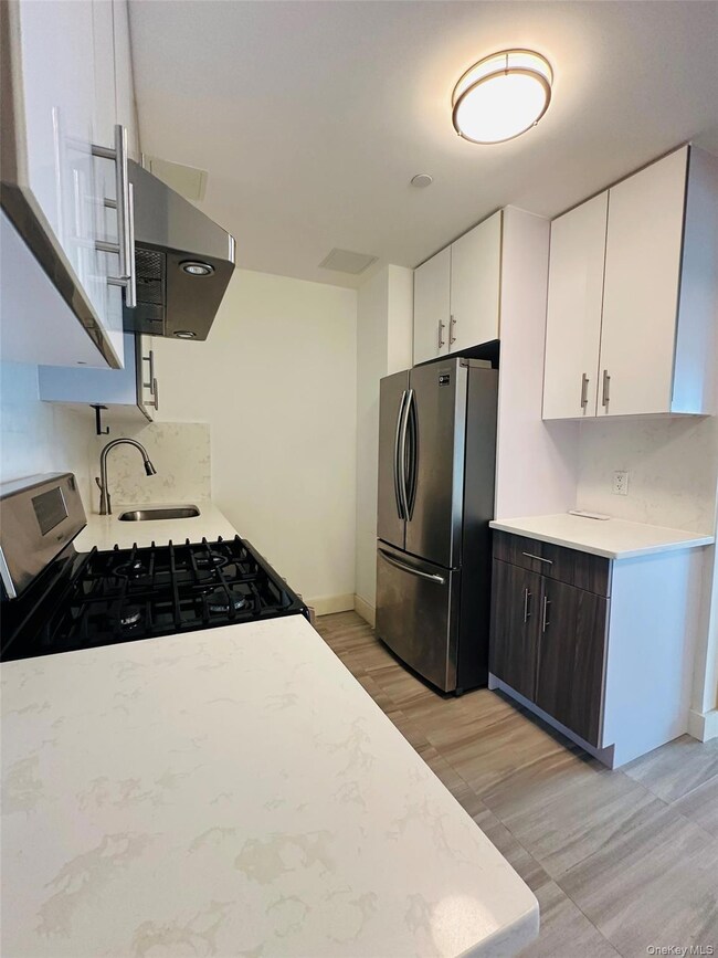 Rego Parc unit 6F, Rego Park, NY 11374 - photo 4