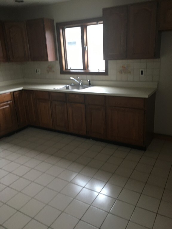 23 Heath St unit 2, Somerville, MA 02145 - photo 2