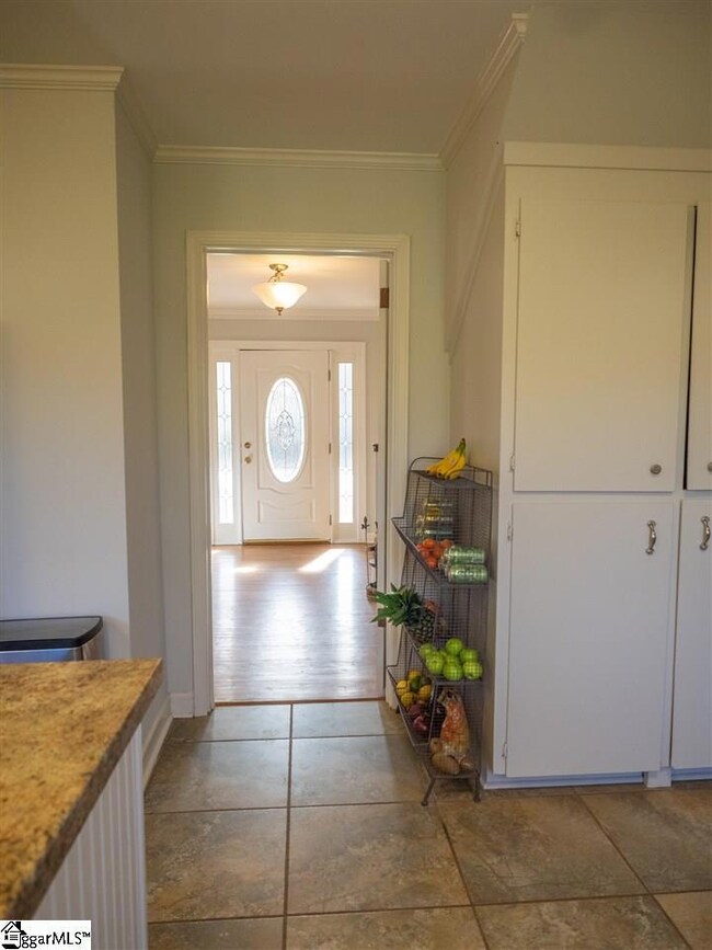 39 Hillsborough Dr, Greenville, SC 29615 - photo 4