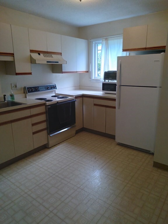 170 E Hadley Rd unit 74, Amherst, MA 01002 - photo 2