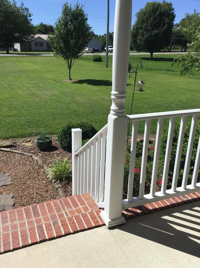 5551 Pendergrass Rd, Byrdstown, TN 38549 - photo 5