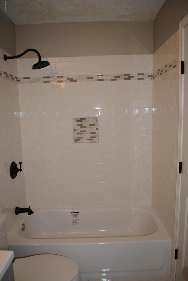 6811 Spourtland Dr, Louisville, KY 40228 - photo 4