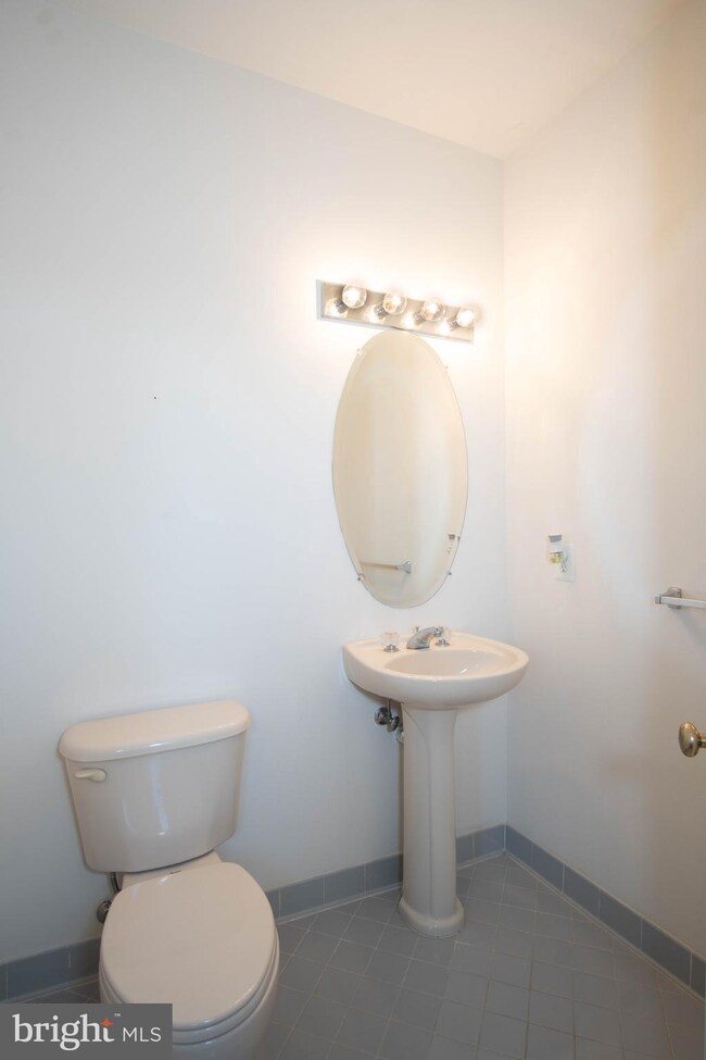 42917 Overly Square, Chantilly, VA 20152 - photo 6