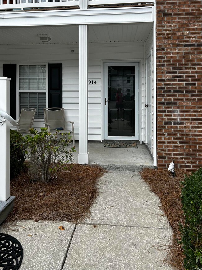 Entrance to property with a porch