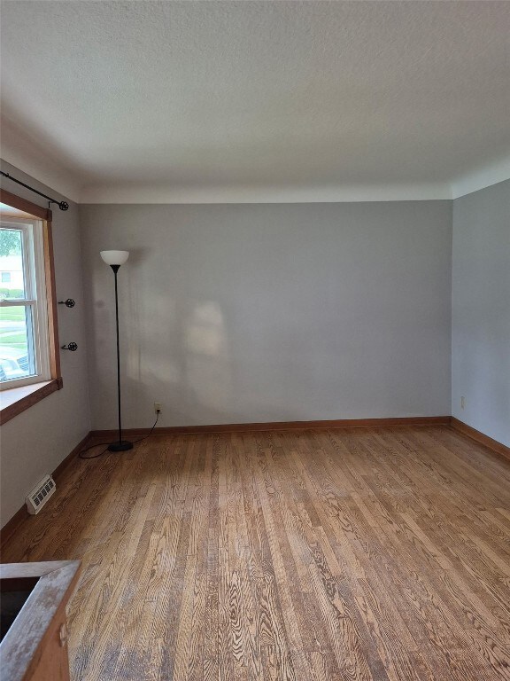 101 26th Avenue Dr SW, Cedar Rapids, IA 52404 - photo 7