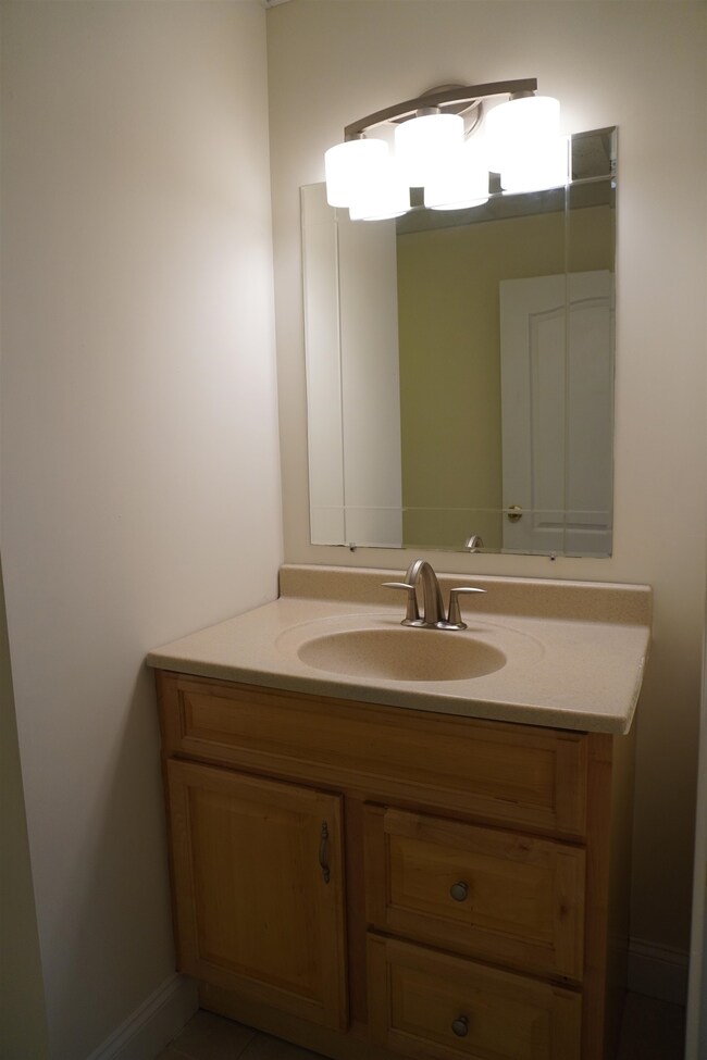 21 E Pearl St unit 3, Nashua, NH 03060 - photo 7