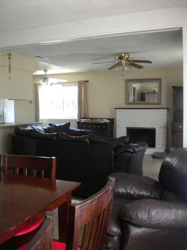 5854 E Lansing Way, Fresno, CA 93727 - photo 7