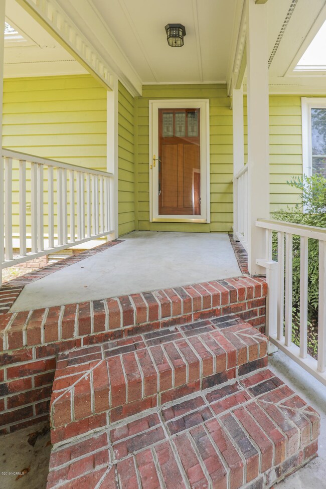 619 Clover Dr, Jacksonville, NC 28546 - photo 2