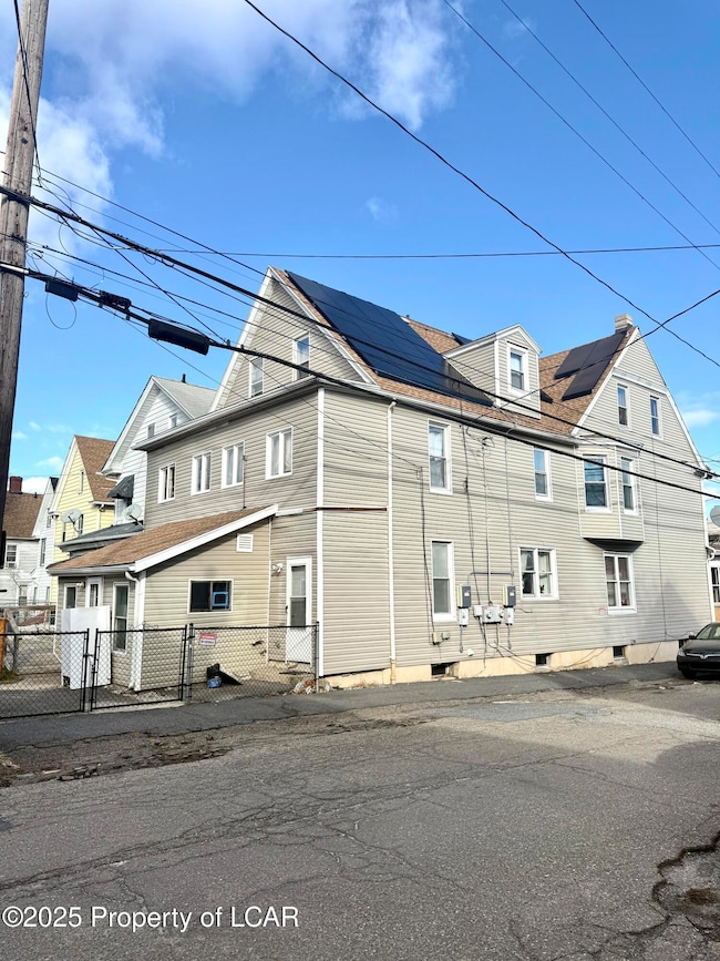522 N James St, Hazleton, PA 18201 - photo 3