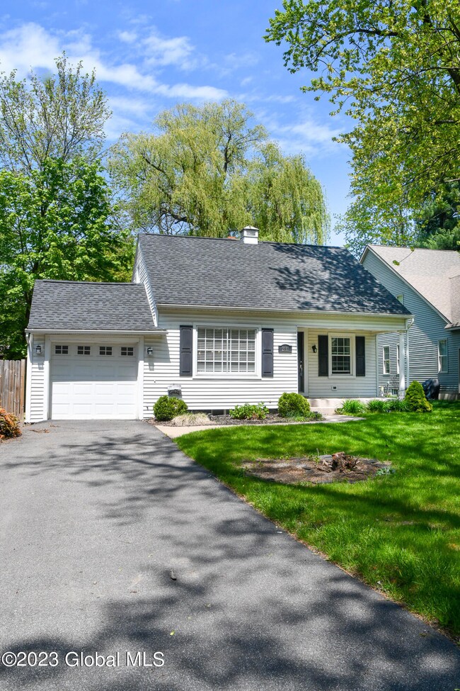 2111 Nott St, Schenectady, NY 12309 - photo 2