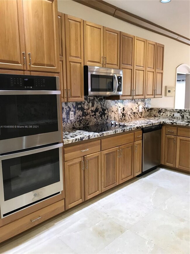 11283 NW 65th St, Doral, FL 33178 - photo 7