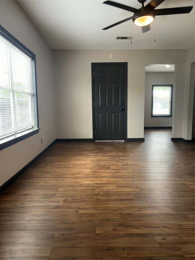 1408 W 34th St, Houston, TX 77018 - photo 4