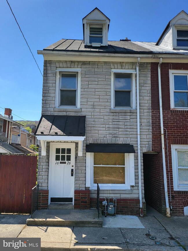 1626 Forrest St, Reading, PA 19602 - photo 2