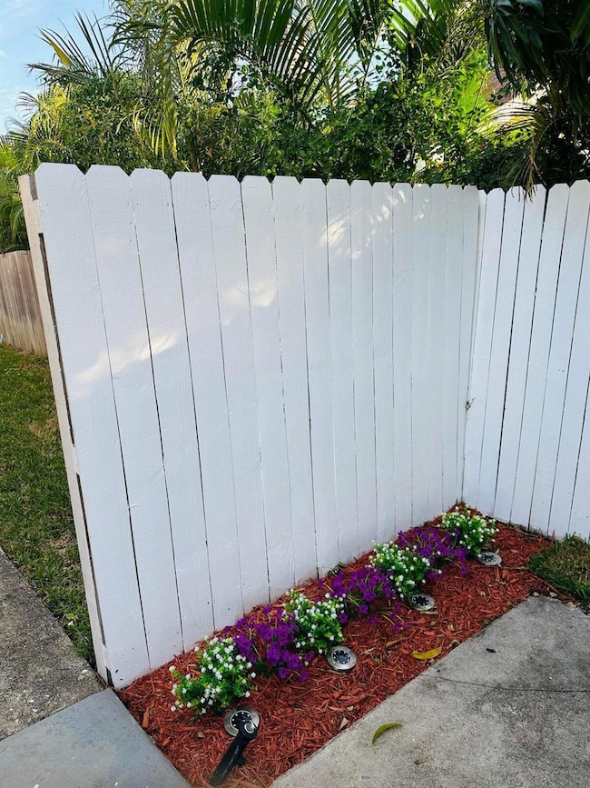 833 Briggs St, West Palm Beach, FL 33405 - photo 2