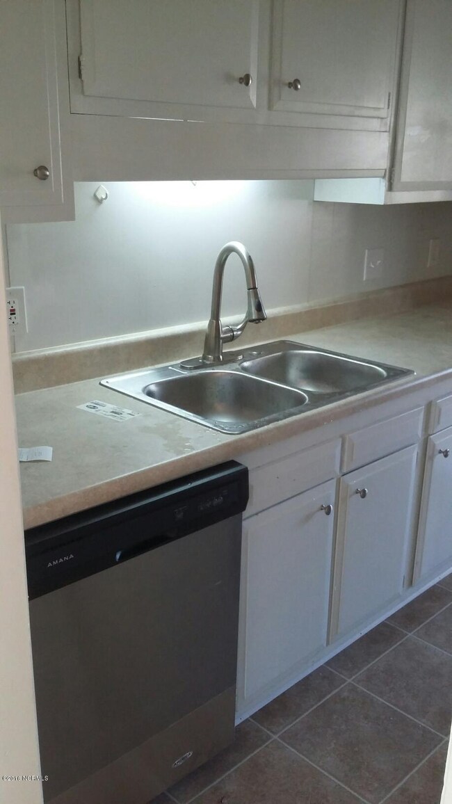 820 Williams St, Jacksonville, NC 28540 - photo 4