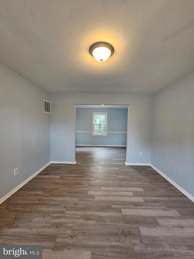 9404 Abingdon Ct, Manassas, VA 20109 - photo 7