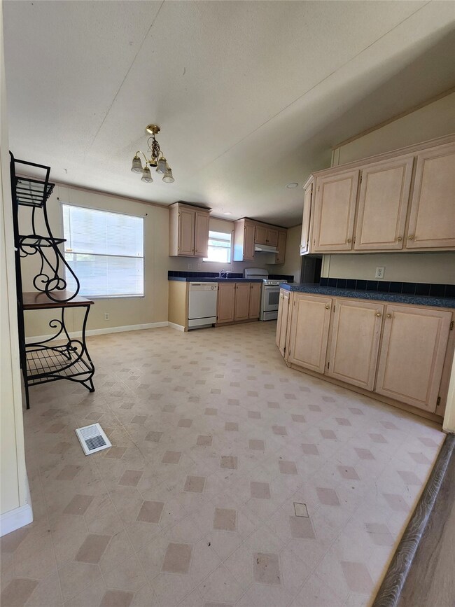 33209 Wedgewood Dr, Magnolia, TX 77354 - photo 4