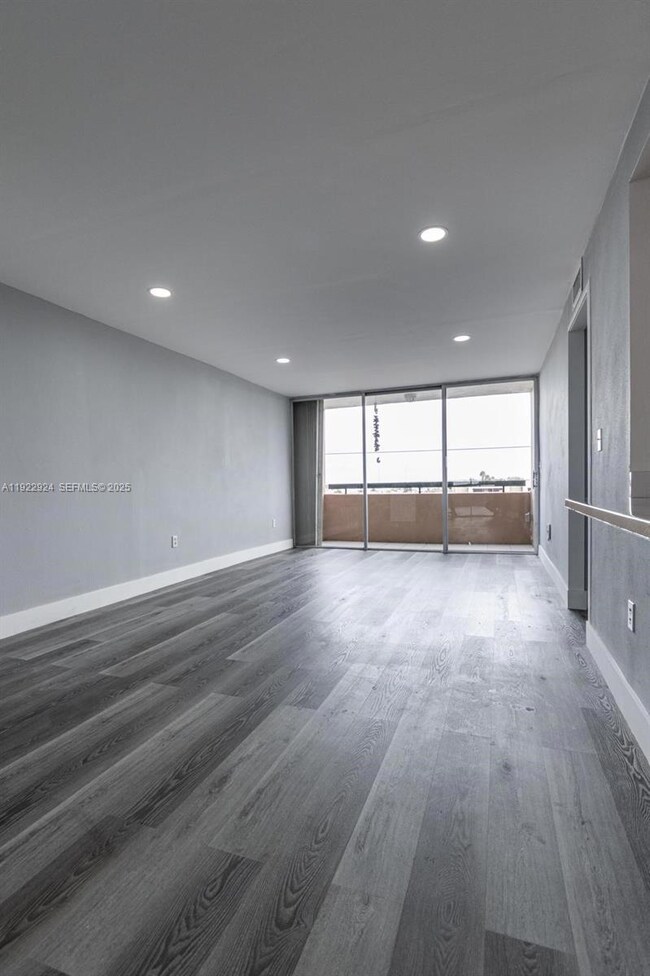 854 NW 87th Ave unit 504, Miami, FL 33172 - photo 5