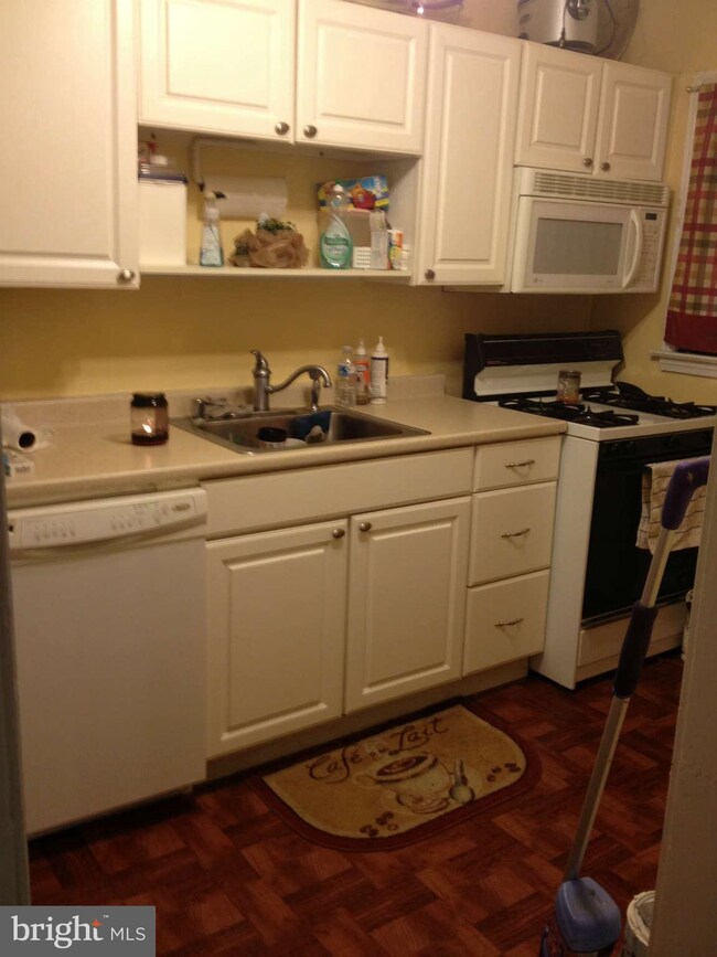 8626 Black Oak Rd, Parkville, MD 21234 - photo 4