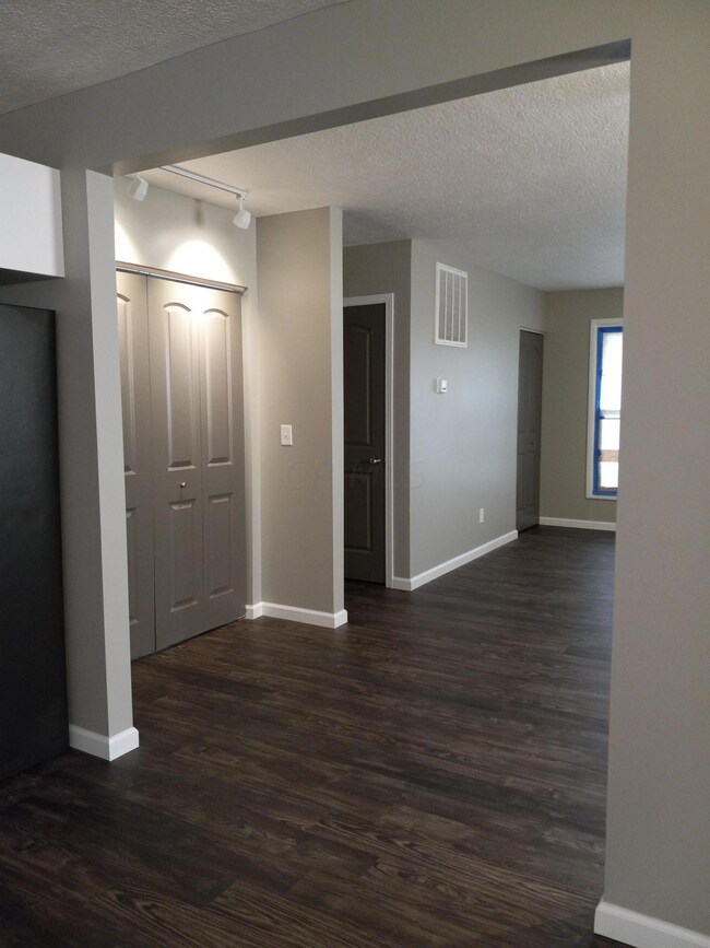 1596 Eastfield Dr N, Columbus, OH 43223 - photo 7