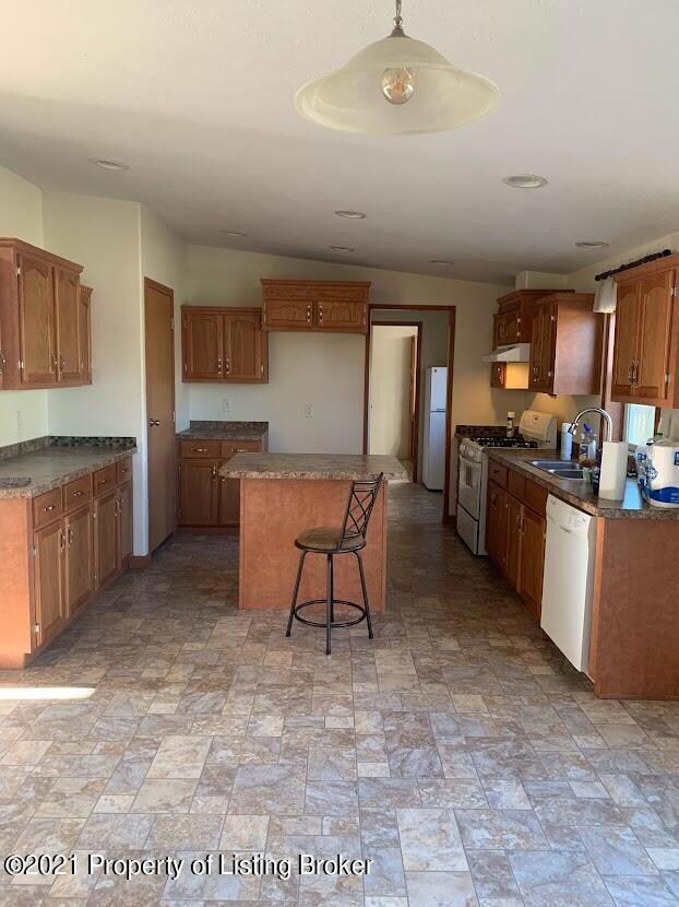 39 3rd Ave NW kitchen best
