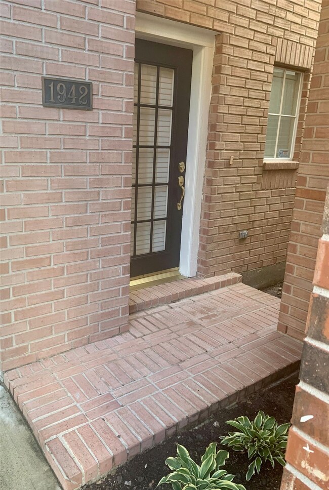 1942 Fairview St, Houston, TX 77019 - photo 4