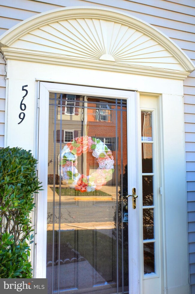 569 Tuliptree Square NE, Leesburg, VA 20176 - photo 7