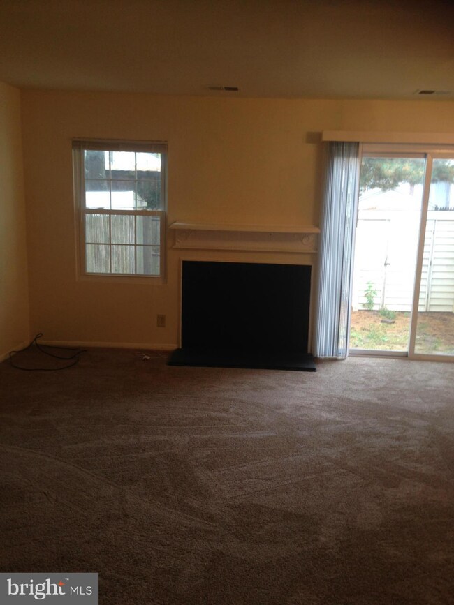 17516 Hoskinson Rd, Poolesville, MD 20837 - photo 2