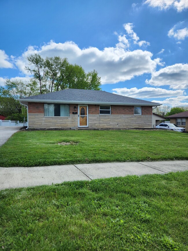 429 Cherry St, Beech Grove, IN 46107 - photo 2