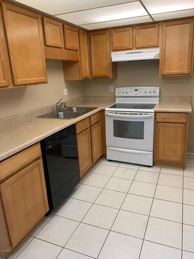 1134 E Vaughn St unit C, Tempe, AZ 85283 - photo 4