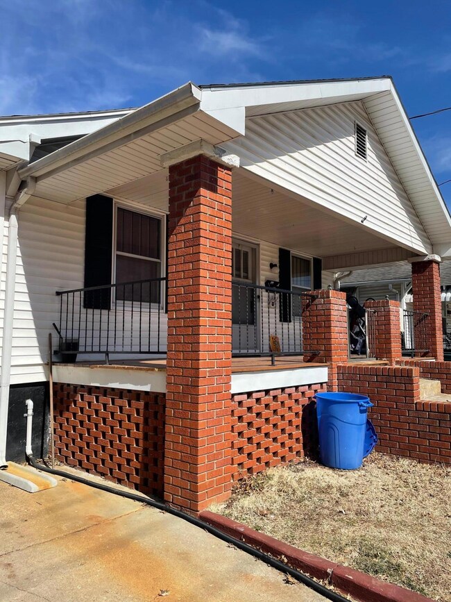 719 W Webstr L Front