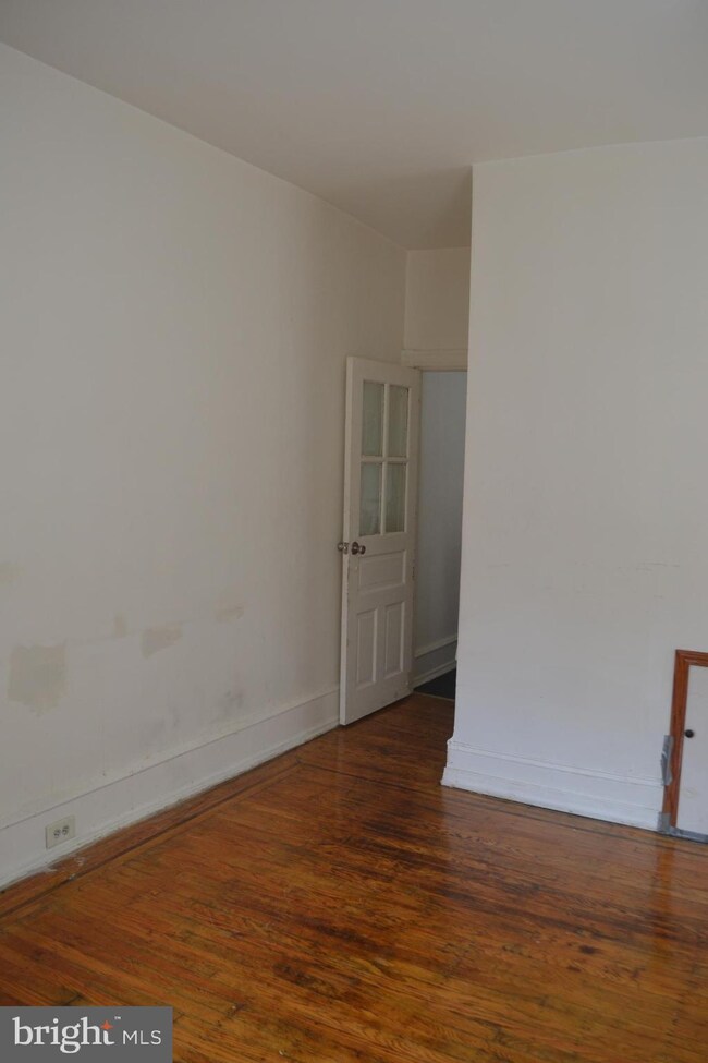 5004 Cedar Ave unit SECOND FLOOR UNIT 2, Philadelphia, PA 19143 - photo 5