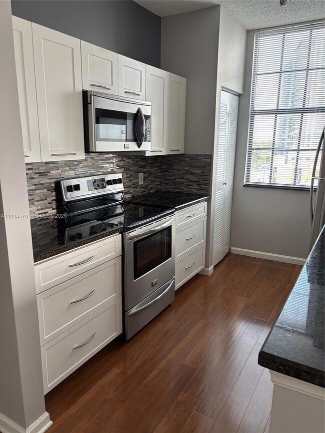 Regent Park At Young Circle unit 817, Hollywood, FL 33020 - photo 6