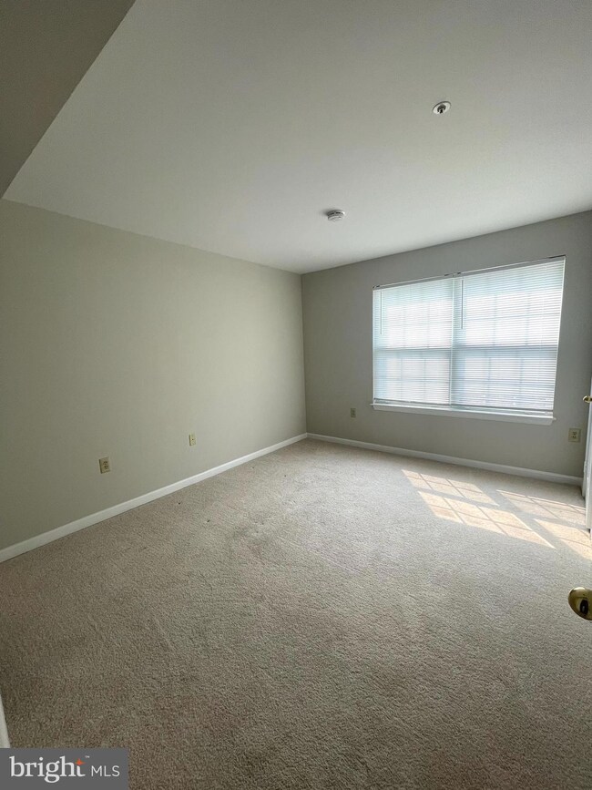 9709 Lake Pointe Ct unit 201, Upper Marlboro, MD 20774 - photo 5