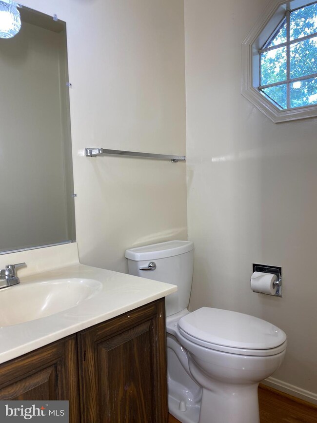 7938 Bethelen Woods Ln, Springfield, VA 22153 - photo 7