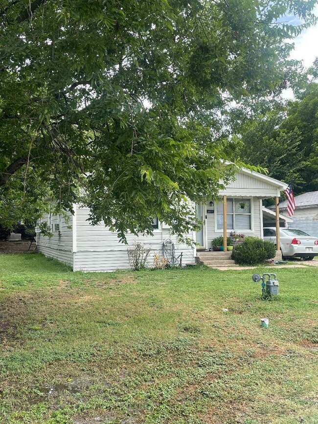 601 N Breckenridge St, Ennis, TX 75119 - photo 5