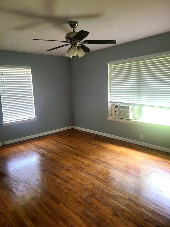 1708 Harris St, Gainesville, TX 76240 - photo 6