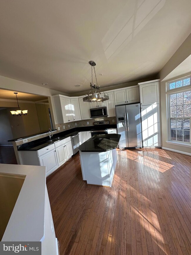 8266 Phelps Lake Ct, Lorton, VA 22079 - photo 7