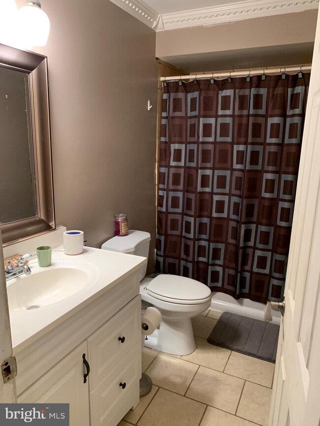 205 Yorktown Blvd unit 205, Hammonton, NJ 08037 - photo 5