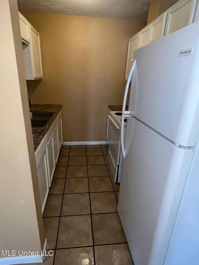 1015 Park Row Ave unit 11, Long Beach, MS 39560 - photo 2
